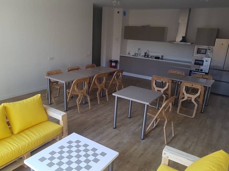 Coliving bordeaux avec espace coworking et cuisine